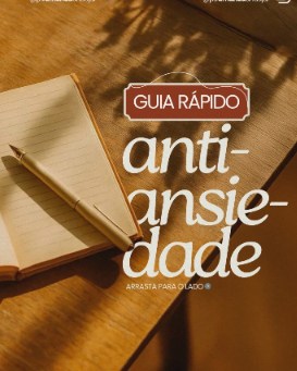Post Guia rápido anti-ansiedade, com caderno e caneta sobre uma mesa de madeira